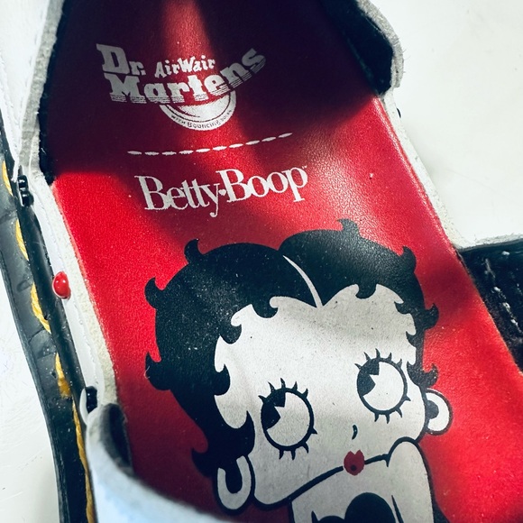 DR MARTENS CLARISSA II BETTY BOOP VEGAN PLATFORM SANDALS - Picture 4 of 9